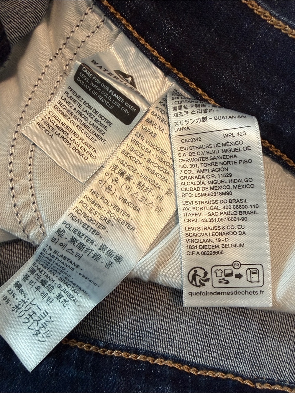 Levi’s Red Tag Dark Wash Denim Shorts - Picture 3 of 14
